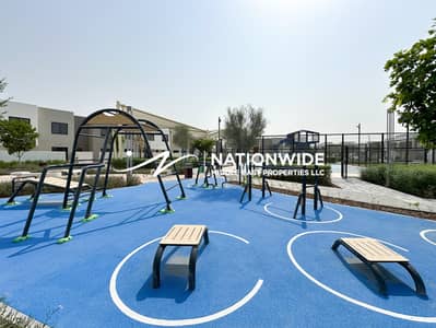 2 Bedroom Townhouse for Rent in Yas Island, Abu Dhabi - Stylish Townhouse |Trendy Design |Vibrant Setting