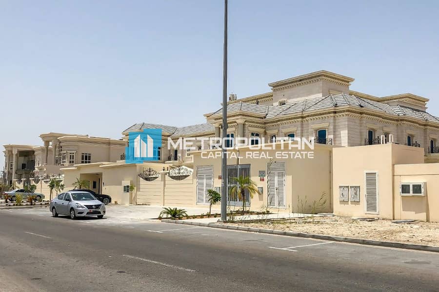 Bulk 3 Villas in one Plot | Pool | Massive Plot Bulk 3 Villas in one Plot | Pool | Massive Plot