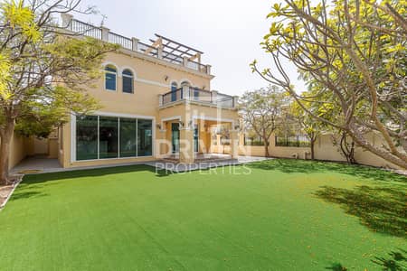 4 Bedroom Villa for Rent in Jumeirah Park, Dubai - Corner Villa with Community View | Vacant