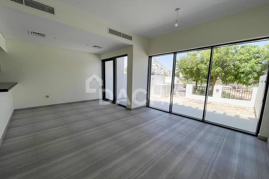 LAKE VIEW | BRAND NEW | 12 CHEQUES LAKE VIEW | BRAND NEW | 12 CHEQUES