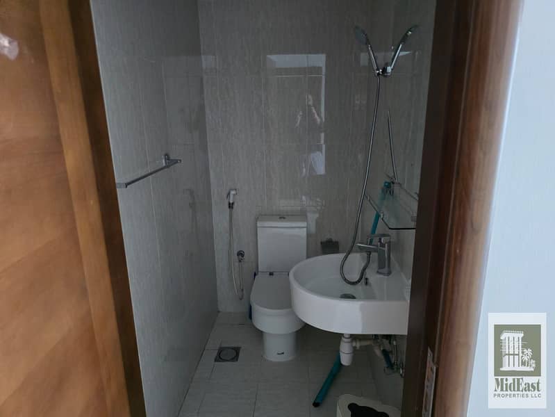 42 Ontario Toilet b. jpeg