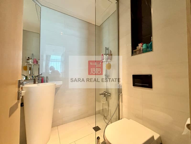32 6.2 Maids Bathroom. JPG