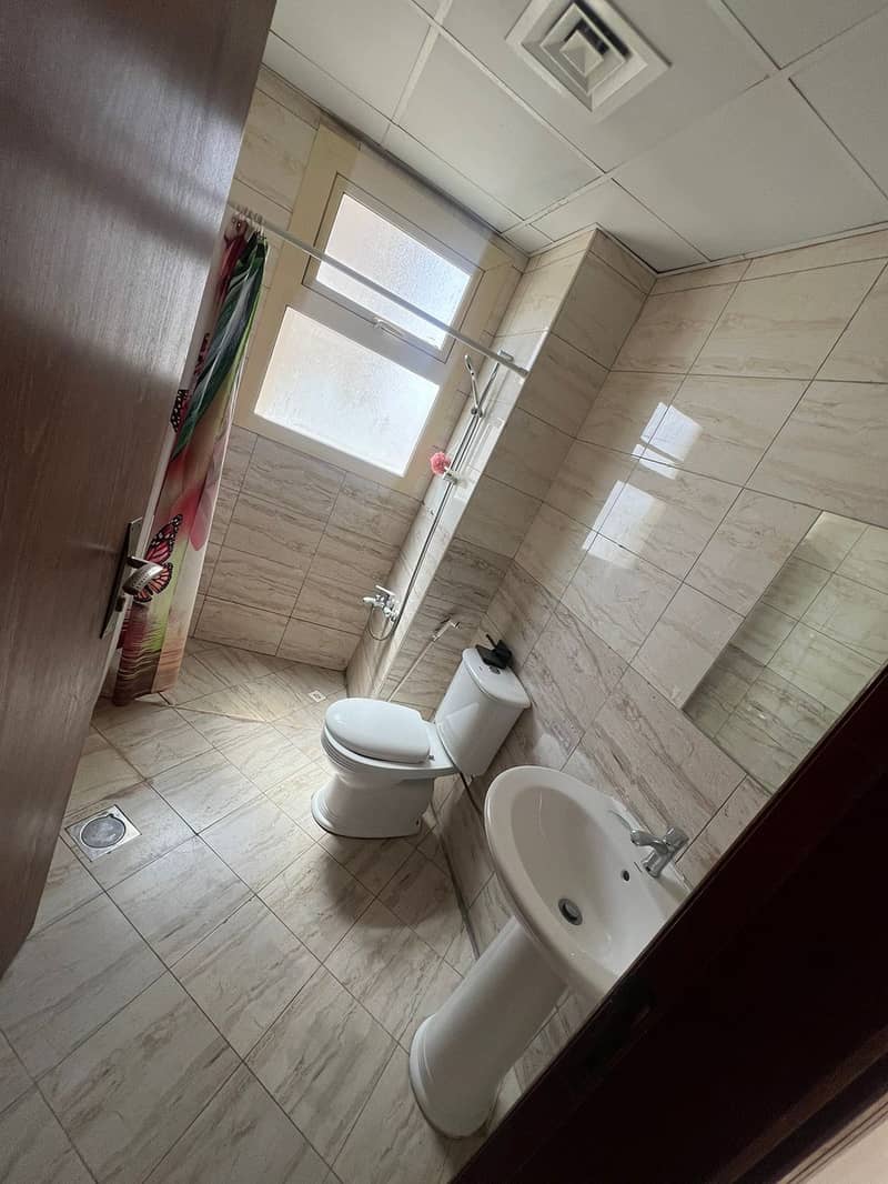 5 1812 MASTER WASHROOM. jpeg