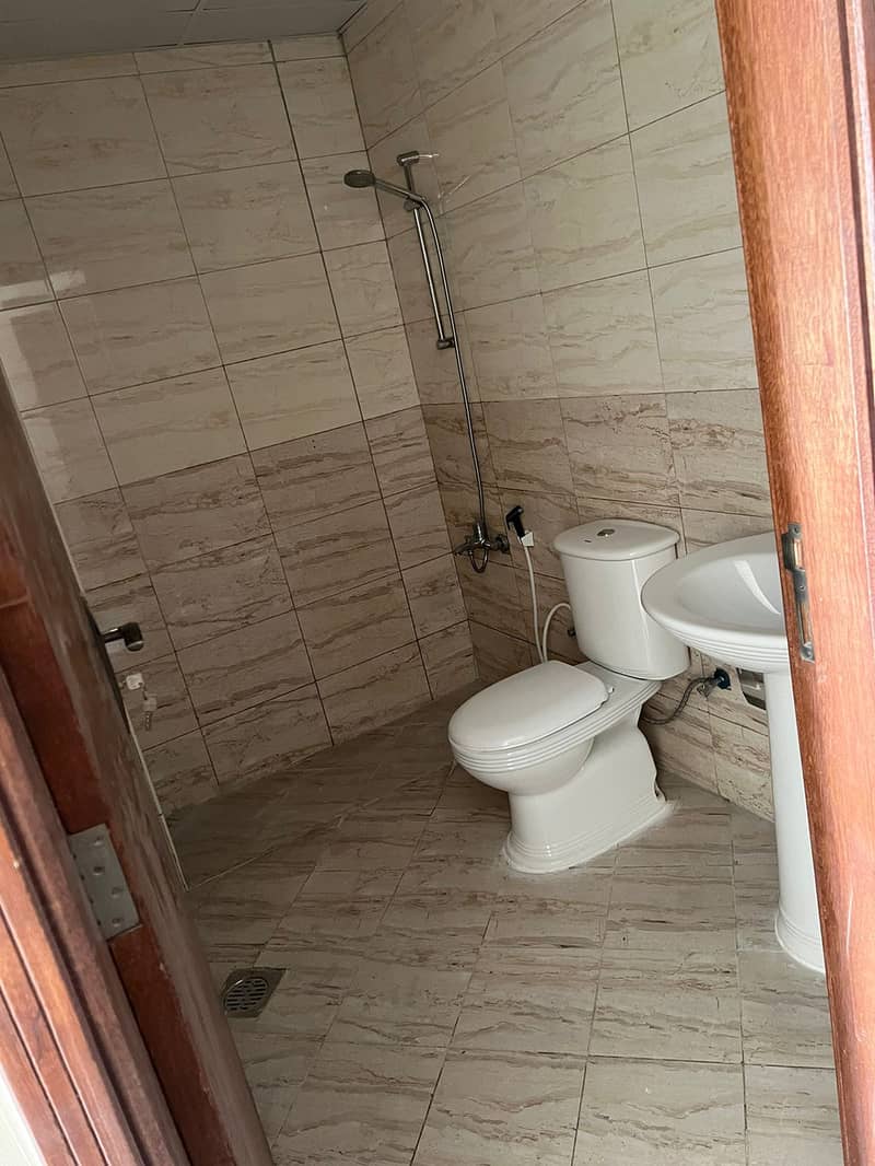 6 washroom hall. jpeg