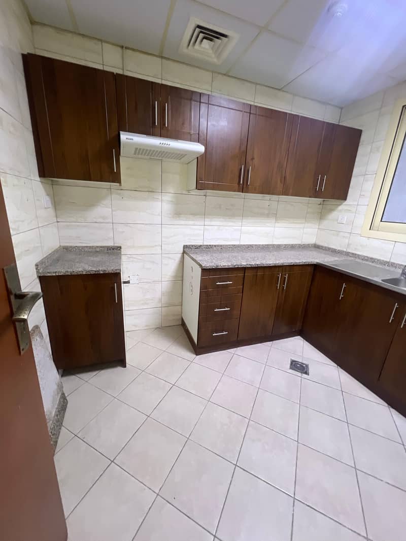 8 KITCHEN 1. jpeg