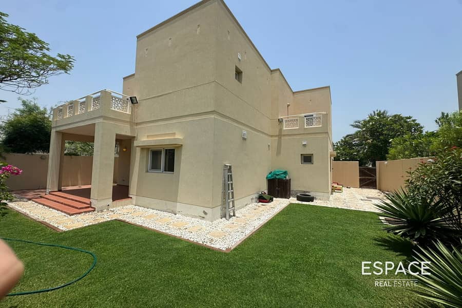 Landscaped Garden - 3 Beds - Large Plot Landscaped Garden - 3 Beds - Large Plot
