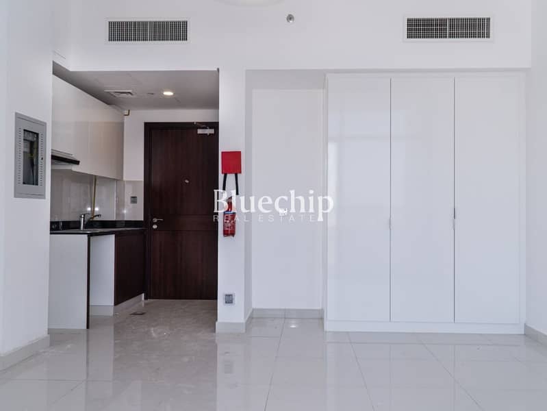 Next to Bus Stop | Unfurnished | Vacant Next to Bus Stop | Unfurnished | Vacant
