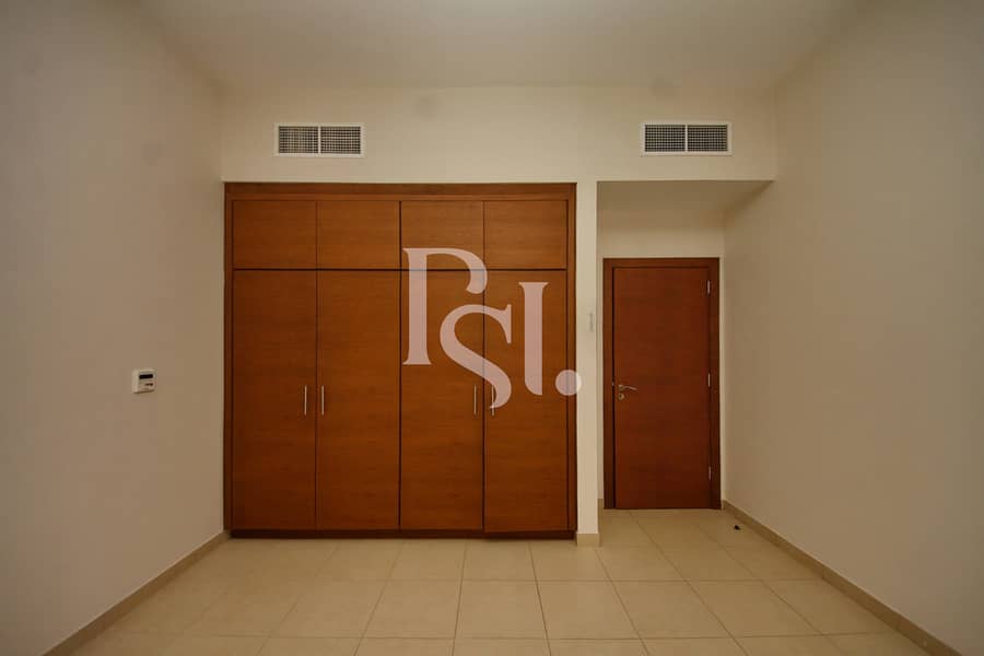 8 4-bedroom-townhouse-abu-dhabi-aldar-golf-gardens-khuzama-cabinet-4. jpg