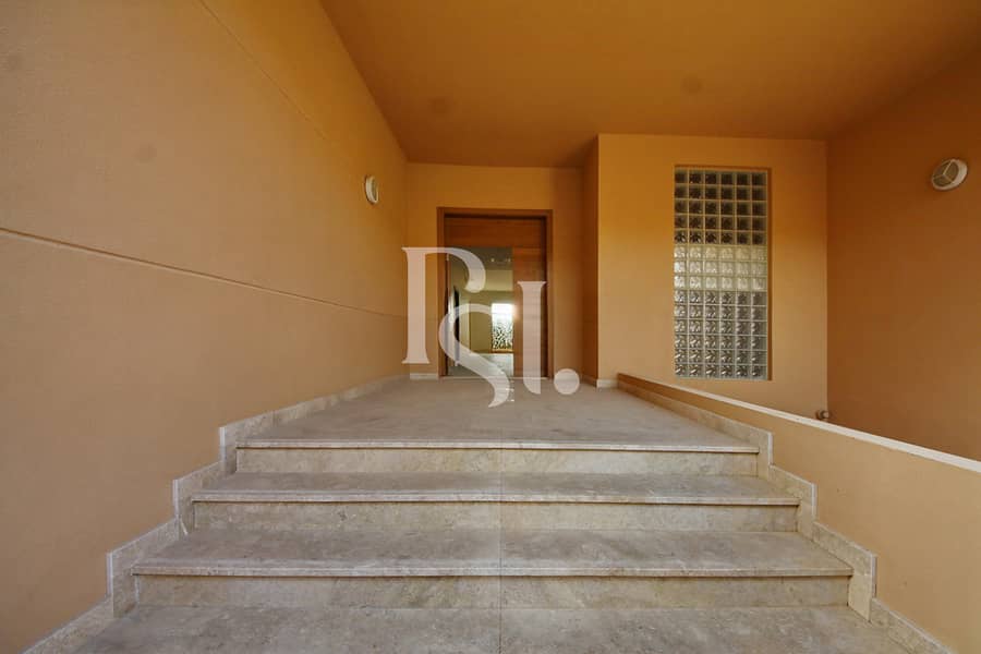 14 4-bedroom-townhouse-abu-dhabi-aldar-golf-gardens-khuzama-unit-entrance. jpg