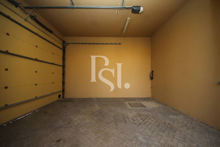 15 4-bedroom-townhouse-abu-dhabi-aldar-golf-gardens-khuzama-garage. jpg