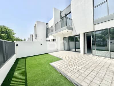 3 Bedroom Villa for Rent in Dubailand, Dubai - Vacant | Single Row | Modern Furnishing