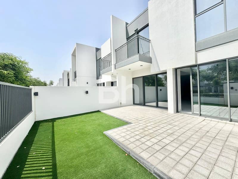 Vacant | Single Row | Modern Furnishing Vacant | Single Row | Modern Furnishing