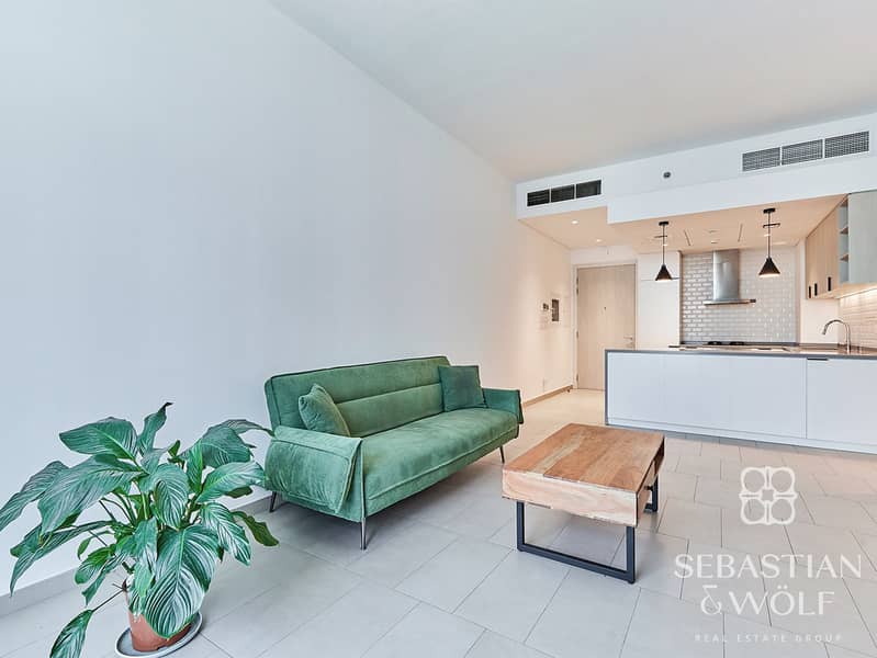 5 Living Room 1. jpg