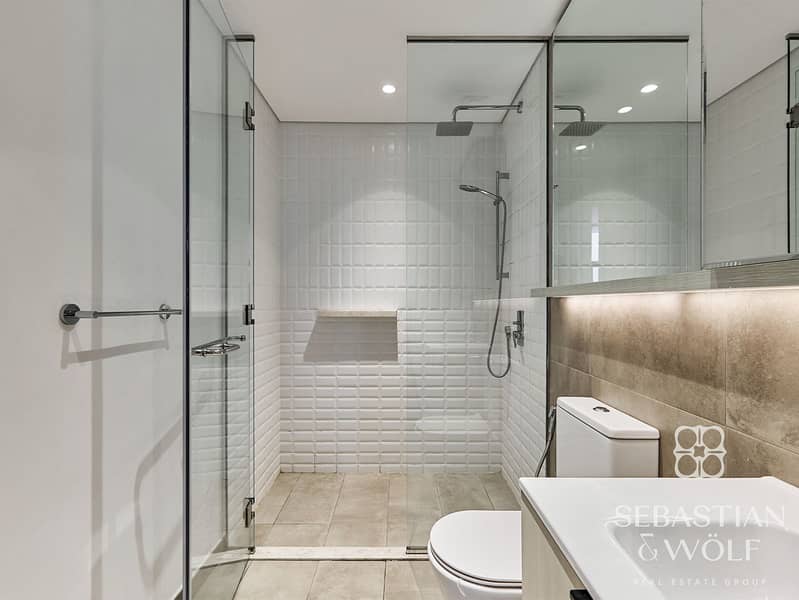 12 Washroom 1. jpg