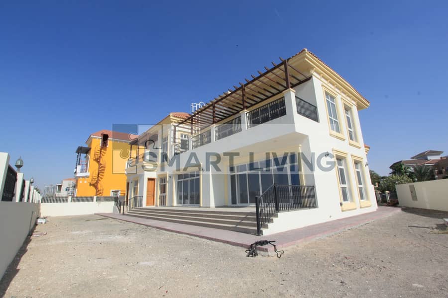 22 Marina_Atzert_Dubai_Real_Estate_Dubailand_The_Villa_Hacienda_Custom_Backyard. JPG