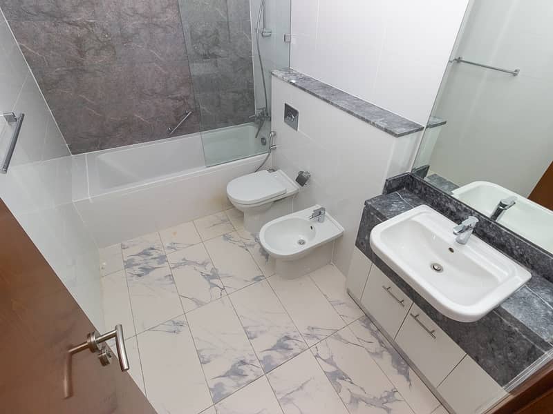 10 Habtoor City - Amna Tower - 4701 - 3BR - Aasha (9 of 23). jpg
