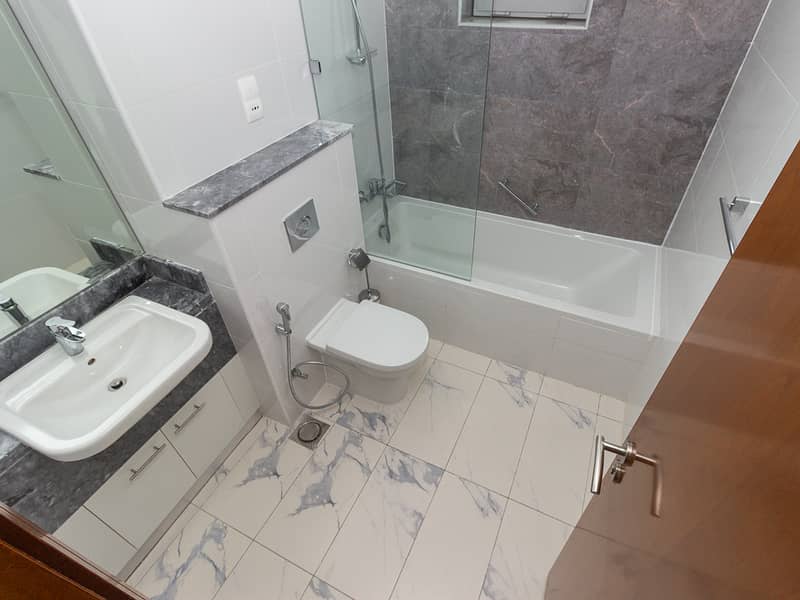 15 Habtoor City - Amna Tower - 4701 - 3BR - Aasha (16 of 23). jpg
