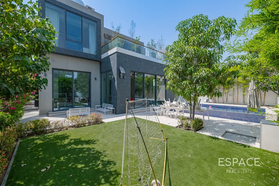 Custom Built - Luxury - Private - 5 BR