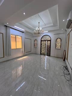 خمس غرف ماستر ومجلس وصالتين و غرفه خادمه