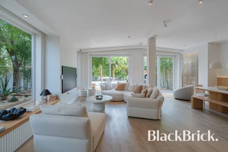 Stunning Corner Villa |Fully Upgraded |Furnished