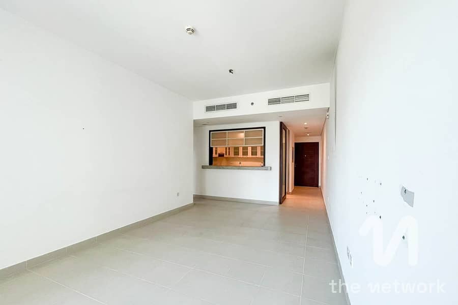 UNFURNISHED - LAKE VIEWS - LARGE 1 BED UNFURNISHED - LAKE VIEWS - LARGE 1 BED