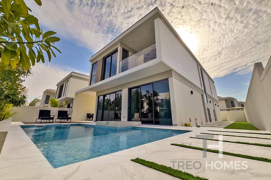 Private pool | Corner unit | Single row Private pool | Corner unit | Single row