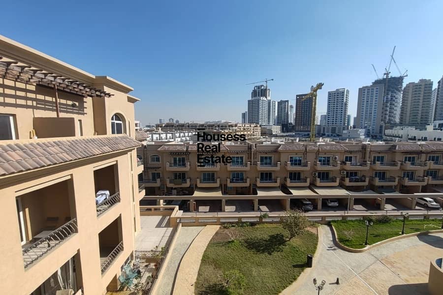 Spacious layout | Pool View | Vacant Spacious layout | Pool View | Vacant