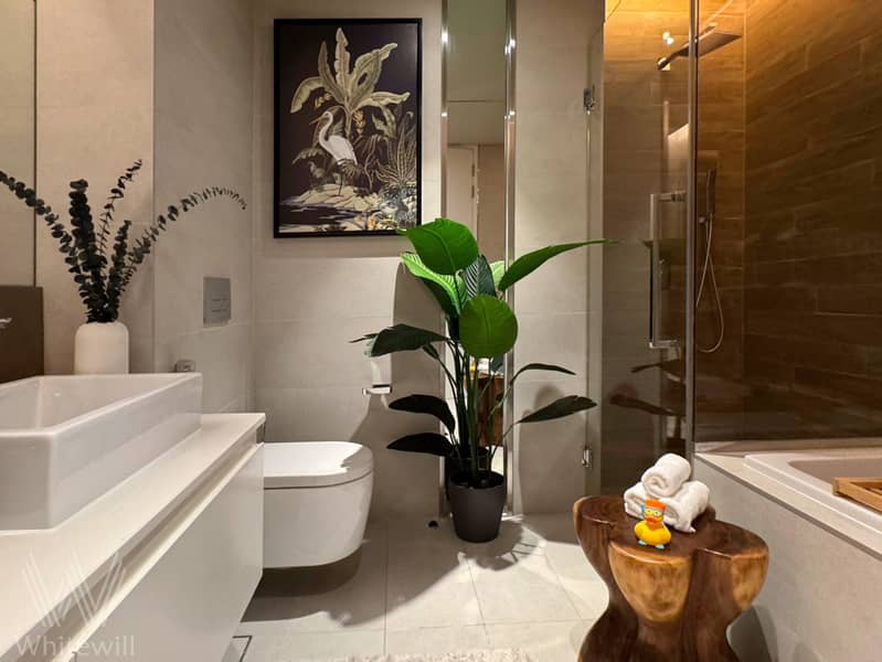 11 Master bathroom. jpg