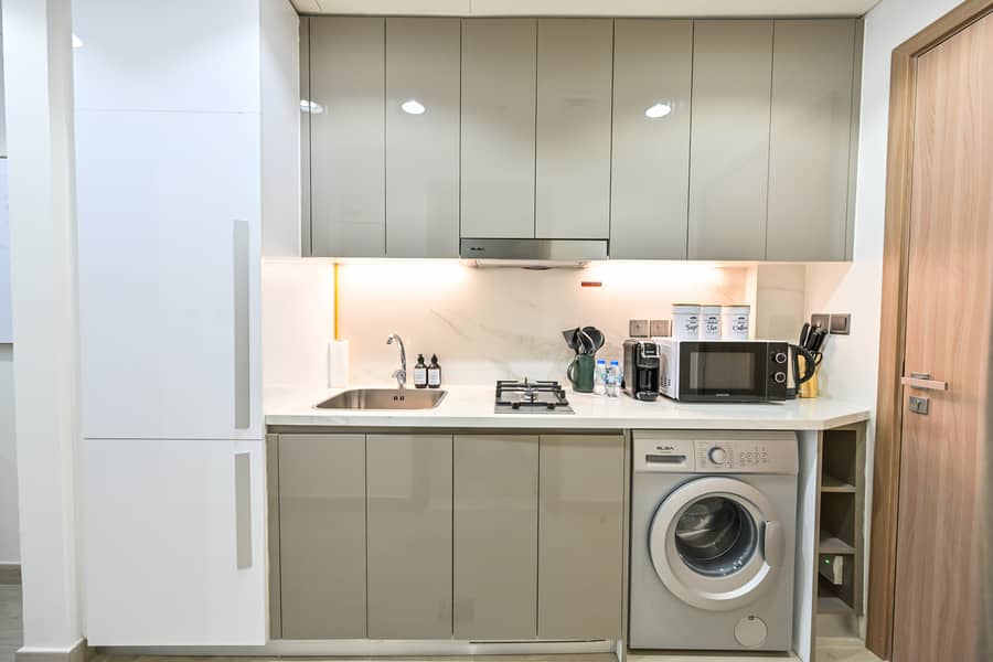 8 Kitchen . jpg