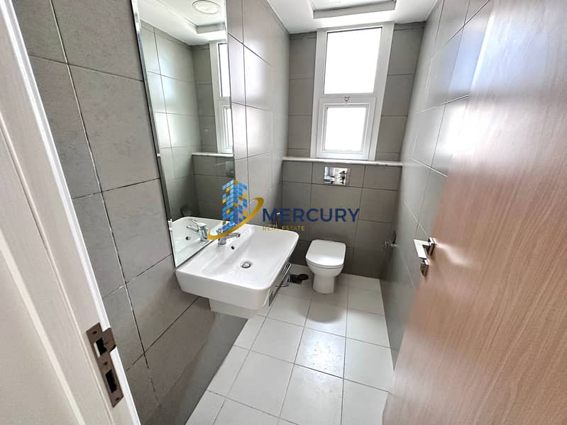 6 oxford-building-jvc-mercury-0555800213-rent-6. JPG