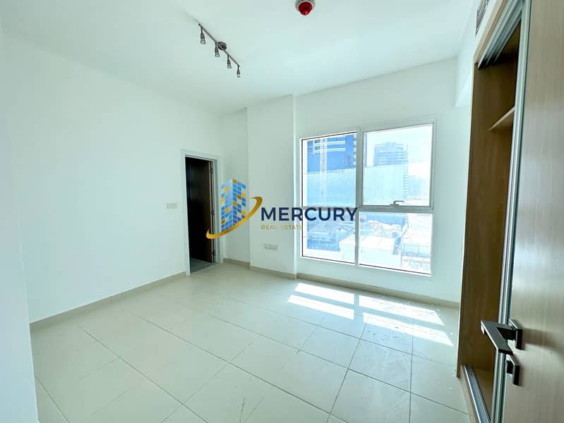 8 oxford-building-jvc-mercury-0555800213-rent-10. JPG