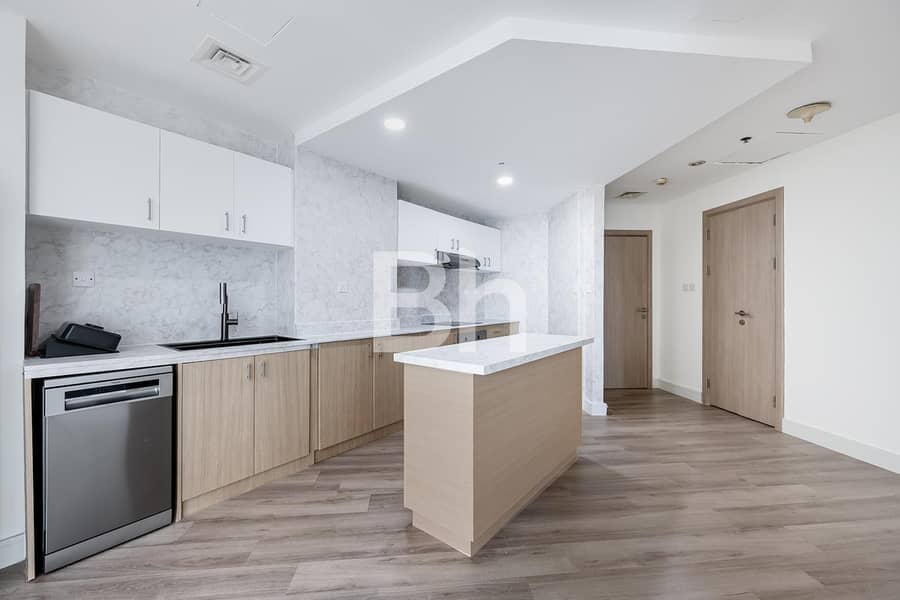 Vacant | Fully Upgraded | Partial sea view Vacant | Fully Upgraded | Partial sea view