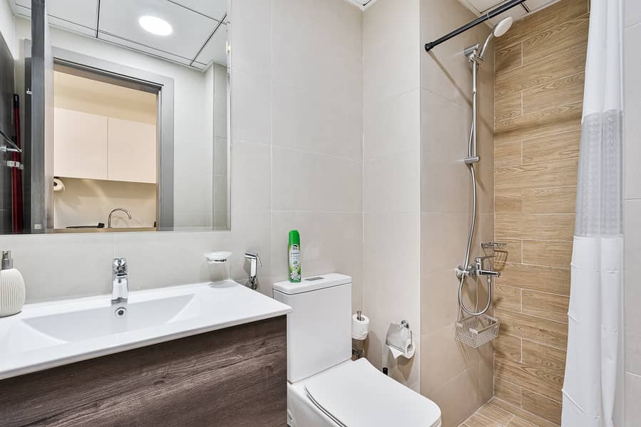 11 Full Bathroom 1. jpeg