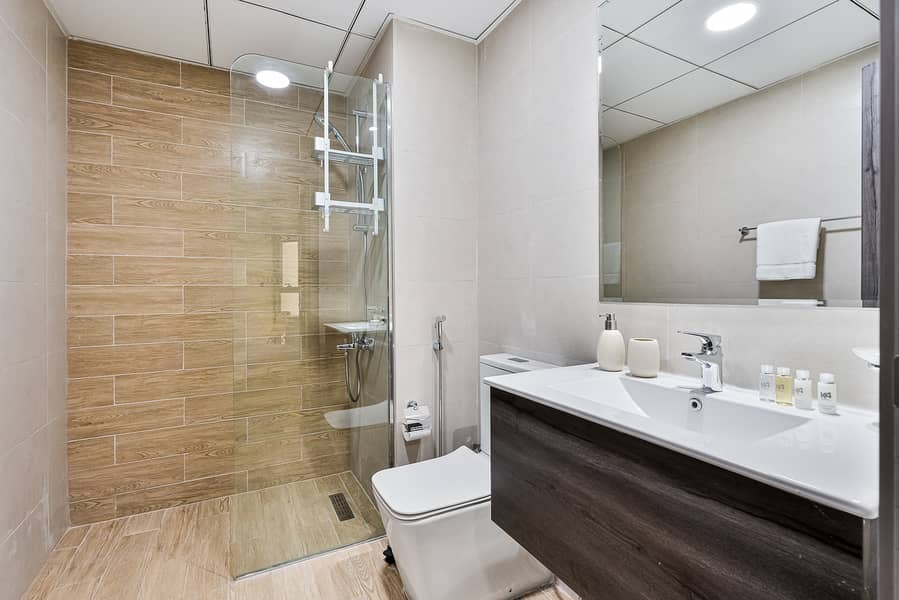 13 Full Bathroom 2. jpeg