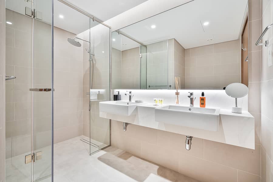 15 Full Bathroom 1. jpeg
