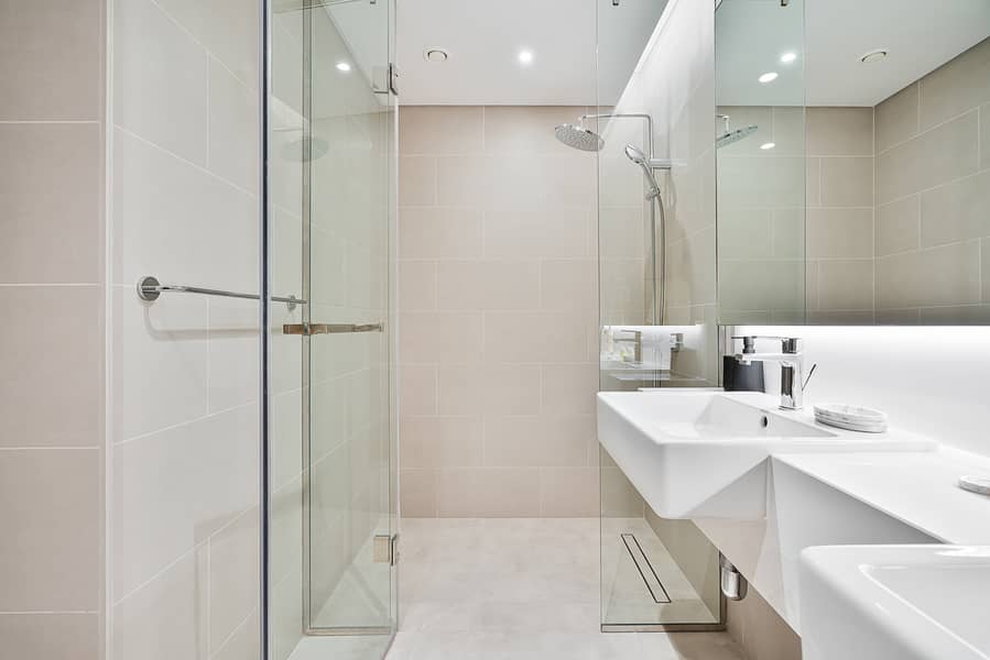 16 Full Bathroom 2. jpeg