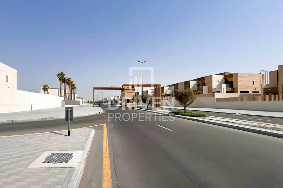 Brand New | Middle Unit | Multiple Cheques