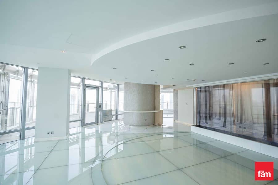 Luxury Apartment in Burj Khalifa with a Balcony Luxury Apartment in Burj Khalifa with a Balcony