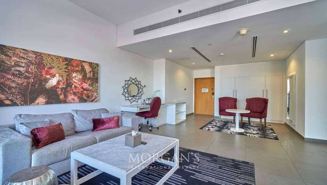 FLEXIBLE | BREATHTAKING VIEWS | IDEAL LOCATION FLEXIBLE | BREATHTAKING VIEWS | IDEAL LOCATION