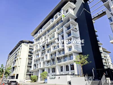 3 Bedroom Flat for Rent in Masdar City, Abu Dhabi - Upcoming | Modern 3BR Sky Home | Elegant Living