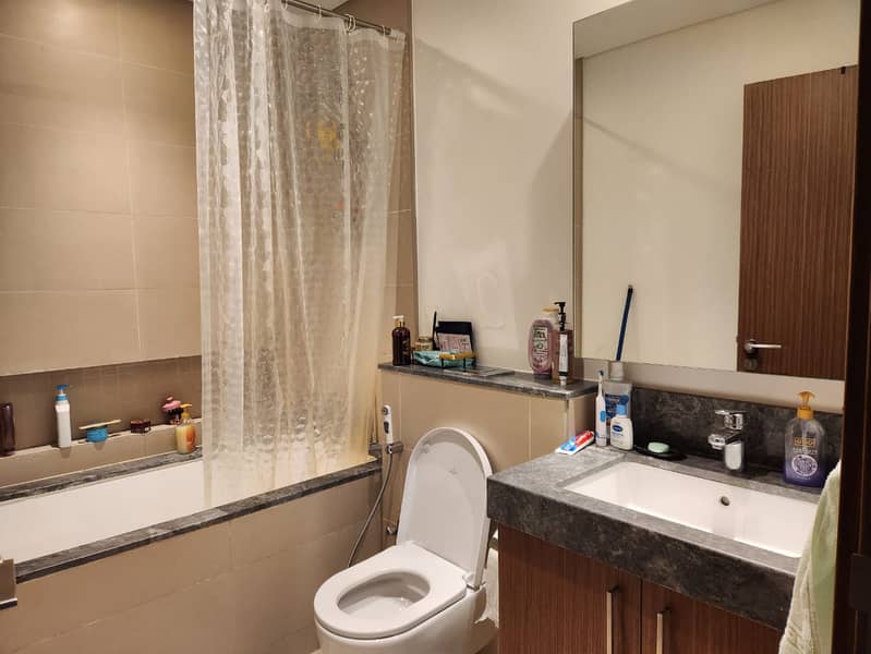9 Bathroom. jpeg