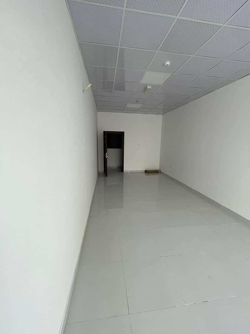 10 cd85012e-5e5c-4d44-9cc2-91fc0fcd9040. jpg