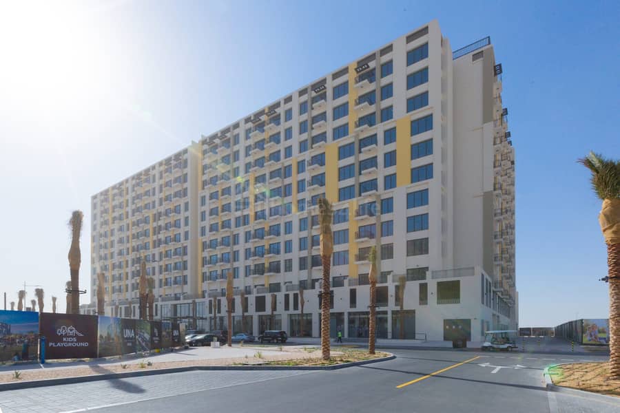 POOL VIEW | HIGH FLOOR | READY TO MOVE IN POOL VIEW | HIGH FLOOR | READY TO MOVE IN