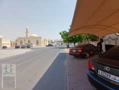 للايجار فيلا (4 غرف ماستر + صالتين +مجلس خارجي بالمغاسل +غرفه خادمه +حوش كبير +مظله للباركينج تسع 4 سيارات ) في الروضه 2 عجمان قريبه من المسجد
