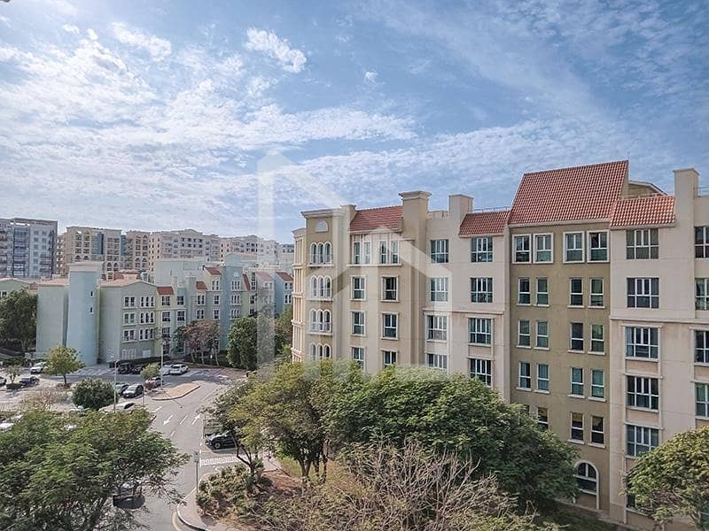 12 Cheques | Vacant | Close to Metro 12 Cheques | Vacant | Close to Metro