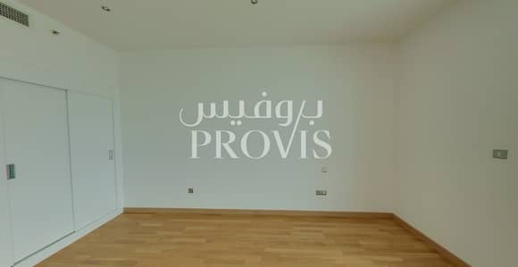 Stunning modern home in an unbeatable location!.. Stunning modern home in an unbeatable location!..