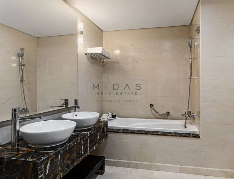 9 Family 3 bedroom - bathroom with bath tub . jpg