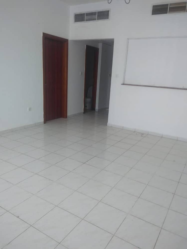 Hot Deal 1BR Emirates Cluster With Balcony Family Building