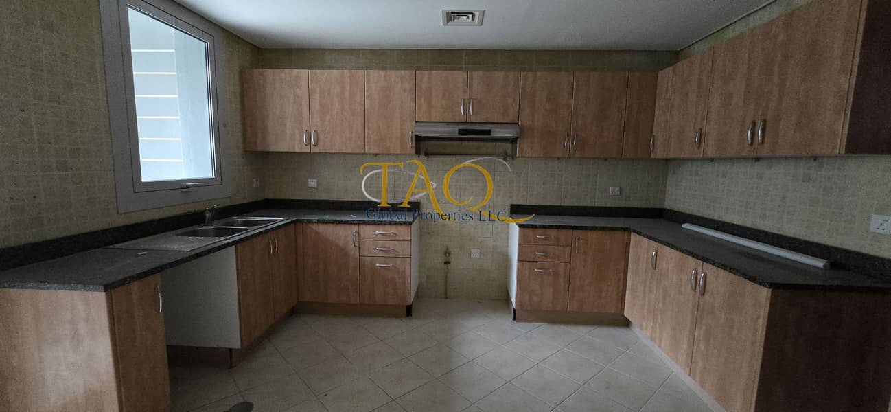 10 acba600d-51a1-449a-883b-4a88a6375c28. jpg