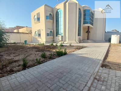 VERY BI 5 BHK VILLA JUST 110K THREE  MASTER ROOMS INSIDE PARKING&A. C GARDEN AREA READY TO MOVE
